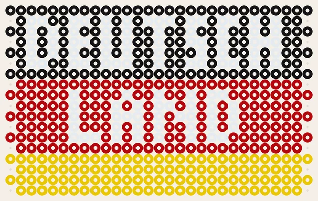 Fanschal Deutschland als Fußball Bügelperlen Vorlage, 29 × 18 Perlen, 4 Farben